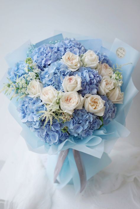 Rosen Box, Luxury Flower Bouquets, Flower Box Gift, Boquette Flowers, Flower Gift Ideas, Flower Boutique, Blue Wedding Flowers, Flower Arrangements Simple, Flowers Bouquet Gift