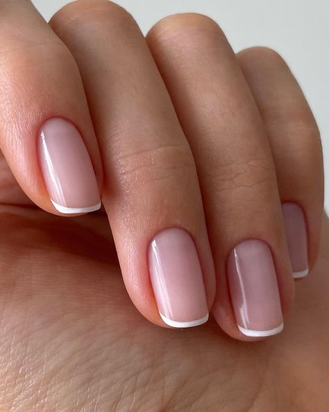 Find the perfect nail design to complement your personal style and make a statement. #nails #nailsdesign #nailsart Trendy Fall Nail Designs, Round Square Nails, Pink French Nails, Golden Nails, Chrome Nail Powder, Cute Nails For Fall, Burgundy Nails, Tip Nails, Fall Nail