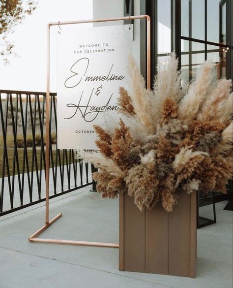 Letter Decorating Ideas, Bedroom Pampas, Pampas Grass Wedding Bouquet, Grass Wedding Bouquet, Vase Pampas, Wedding Pampas, Decoration Nails, Pampas Grass Vase, Pampas Grass Wedding