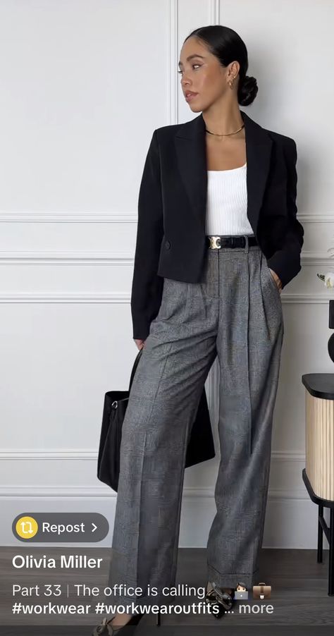 Grey Pants Street Style, Wide Grey Trousers Outfit, Business Casual Outfits Gray Pants, Women Gray Pants Outfit, Gray Pant Outfits For Women, Blazer Grigio Outfit, Gray Pants Outfit Women, Gray Pants Work Outfits Women, Grey Suit Pants Outfit