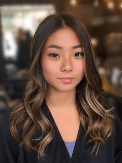 Pretty bronde color achieved through balayage Asian Bronde Balayage, Asian Bayalage Hair, Hair Short Brown, Balayage Curls, Lowlights Balayage, Balayage Asian Hair, Brown Hair Shades, Black Hair Balayage, Brown Ombre Hair