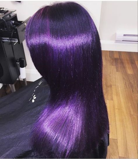 Hairstyles Theme, Dark Purple Hair, Lilac Hair, Hair Streaks, Dyed Hair Inspiration, Hair Color Purple, Pretty Hair Color, Hair Stylies, Ombre Hair Color