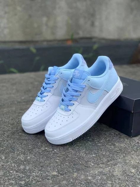 Nike Shoes Photo, Nike Shoes Blue, Nike Shoes Women Fashion, Timberland Boots Mens, Air Force Shoes, Nike Air Jordan Shoes, White Nike Shoes, Nike Fashion Shoes, All Nike Shoes