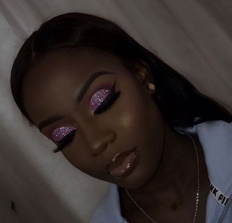 Glitter Cut Crease, Birthday Makeup Looks, Maquillage On Fleek, Glitter Makeup Looks, Gold Eye Makeup, Eye Makeup Looks, Beauty Make-up, Make Makeup, Glamour Makeup