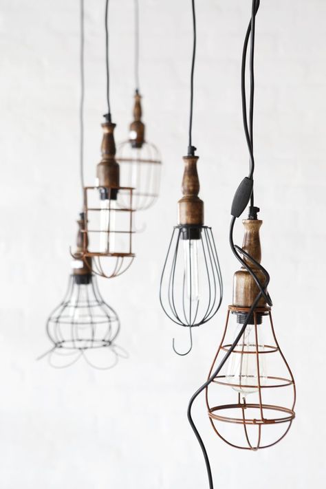 singsweetly: (via Pin by Sheila Joubert on Rustic charm | Pinterest) Hipster Apartment, Modern Industrial Home, Diy Luminaire, Cage Light, American Kitchen, Deco Luminaire, Industrial House, The Ceiling, Industrial Lighting