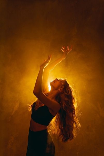 Creative Silhouette Photography, Dramatic Female Portrait Photography, Dark Feminine Photography, Empowered Woman Photoshoot, Fire Photoshoot Ideas, Glow Photoshoot, Photography Shoot Ideas, Flaming June, Photography Moodboard