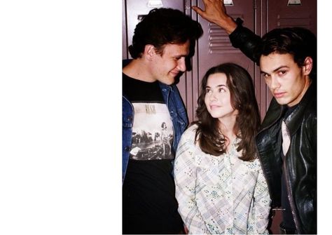 Rare Behind-The-Scenes Photos From The Set Of "Freaks and Geeks" Freaks Geeks, Jason Segel, Freaks And Geeks, James Franco, Movies And Series, Keno, Six Feet Under, Soul Sisters, Geek Culture