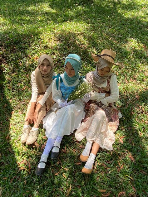 Outfit Garden Party Hijab, Party Hijab, Garden Party Outfit, Year Book, Outfit Hijab, Yearbook, Garden Party, Party Outfit, Ootd