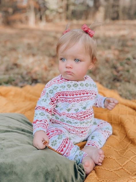 Childrens Christmas Pajamas - Baby Christmas Outfit - Toddler Christmas Pajama Set - Christmas Bow Headband - Reindeer Pajamas - Up to 3T. This adorable Christmas reindeer pajama set is available in sizes 0M-3T and can be purchased separately or as a complete outfit. The unisex design features sweet reindeer, hearts, and snowflakes in a classic patterned print. The pajama top, jogger pants, and headband are made using super soft and stretchy jersey cotton Toddler Christmas Pajamas, Baby Fashion Newborn, Girls Christmas Pajamas, Reindeer Pajamas, Toddler Christmas Outfit, Christmas Pajamas Kids, Newborn Girl Outfits