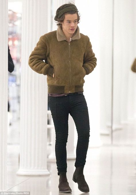 Harry Styles Brown Chelsea Boots Men Outfit, Suede Chelsea Boots Men Outfit, Harry Styles Chelsea Boots, Brown Chelsea Boots Outfit, Brown Suede Chelsea Boots, Chelsea Boots Men Outfit, Chelsea Boots Outfit, Boots Men Outfit, Boots Outfit Men