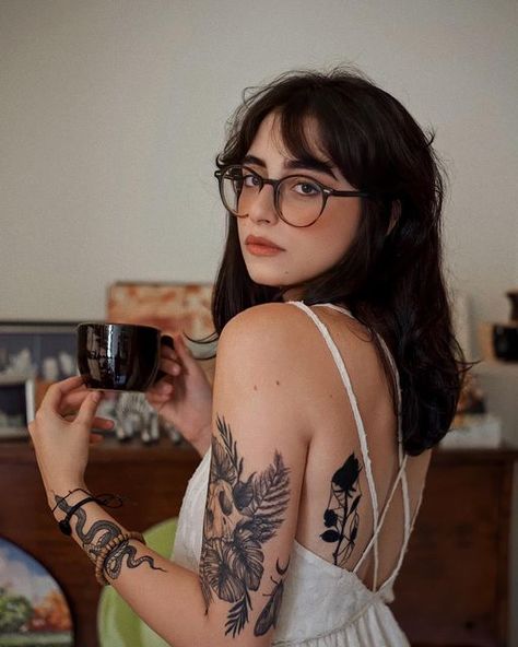 Crazy Tattoos, Tattoed Women, Tattoed Girls, Aesthetic People, Black Ink Tattoos, Elegant Tattoos, Tattoo Placement, Tattoo Design Drawings, Instagram Page