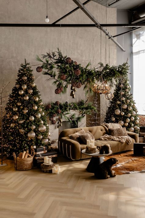 Preto Loft – East Side Studio - Mint Room Studios Christmas Industrial Decor, Photo Studio Design Decor, Loft Christmas Decor, Christmas Photo Session, Banana Leaf Tree, Mint Room, Photo Studio Design, Grey Studio, Festive Decor Ideas