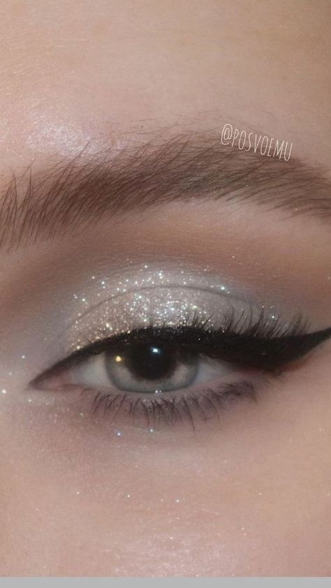 Sparkly Makeup Looks Simple, Hoco Makeup Ideas Silver, Silver Makeup Looks For Wedding, Silver Night Makeup, Hoco Makeup Silver, Prom Makeup Looks Silver, Silver Sparkle Makeup, Silver Prom Makeup Looks, Winter Dance Makeup