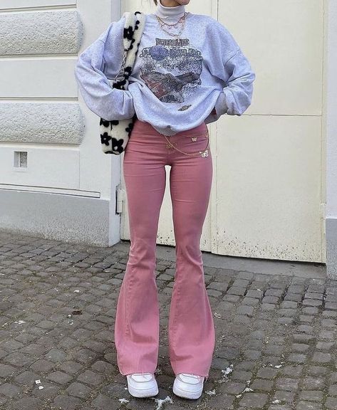 90s Fashion Pink, Jeans Women High Waist, Jeans Rosa, Mode Rose, Look Jean, Moda Jeans, Jeans Mom, Flare Leg Jeans, Pink Pants