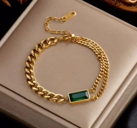 Rings For Women Aesthetic, Panna Ring, Green Emerald Bracelet, Matte Gold Jewelry, Aesthetic Bracelets, Emerald Green Jewelry, Fashion Jewelry Necklaces Gold, Bracelets For Girls, Western Jewellery