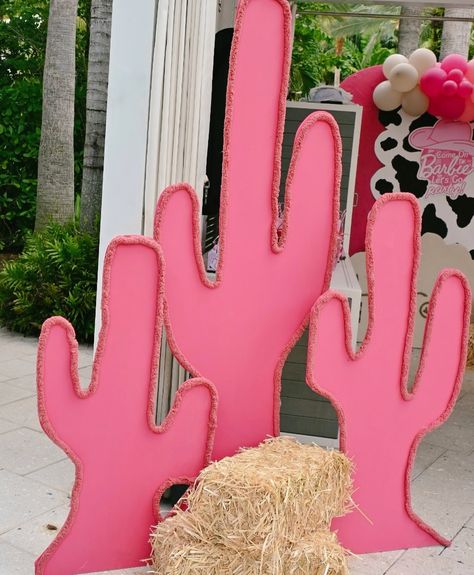 Barbie + Texas theme? Yes, please!! #barbiebirthday #cowgirlbirthday #birthdaydecor #girlsbirthdaytheme #birthdaytheme #cowgirlthemeparty #cowgirlparty #miamieventa #tidalcove #tidalcovemiami #tidalcovewaterpark Kids Birthday Games, Cowgirl Birthday Party Decorations, Cowgirl Birthday Party Ideas, Dolly Parton Birthday, Cowgirl Party Decorations, Birthday Games For Kids, Rodeo Birthday Parties, Texas Theme, Barbie Theme Party