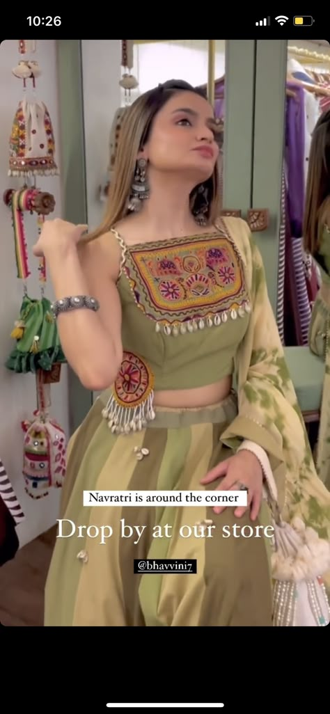 New Navratri Collection, Kodi Blouse For Navratri, Gamthi Work Blouse Design, Navratri Clothes For Women, Navratri Unique Outfits, Fashion Trending Moodboard 2024, Rajwadi Blouse Pattern, Navratri Chaniya Choli Blouse Pattern, Navratri Embroidery