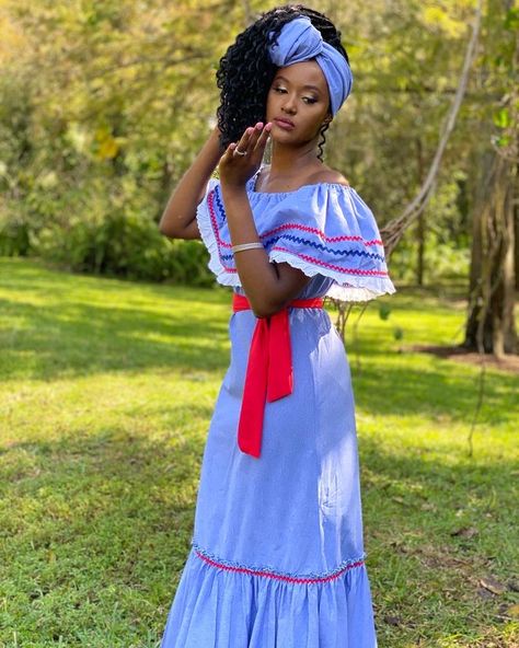 Creole Outfits, Haitian History, Haitian Clothing, Haitian Culture, Mexican Garden, Caribbean Fashion, Queen Dresses, Culture Clothing, National Dress