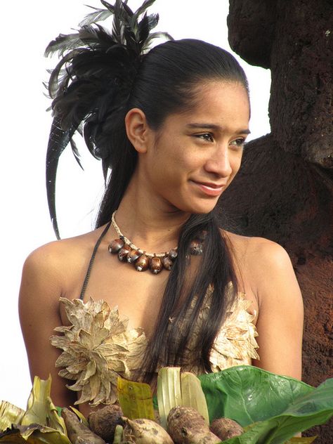 Rapa Nui - Isla de Pascua - Easter Island | Flickr: Intercambio de fotos Polynesian People, Polynesian Culture, Unique Faces, Easter Island, Hula Girl, Island Style, Island Girl, Tonga, World Cultures