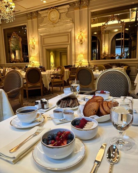 Old Money Restaurant, Classy Restaurant, Expensive Restaurants, Fancy Hotel, Gourmet Breakfast, Rustic Bathroom Designs, Parisian Cafe, Luxury Restaurant, Expensive Taste