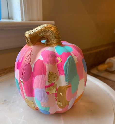 Preppy Fall Paintings, Preppy Halloween Pumpkin Carving, Cute Preppy Pumpkin Painting Ideas, Preppy Painting Pumpkins, Preppy Pumpkin Ideas, Groovy Pumpkin Painting, Cute Pumpkin Painting Ideas Easy Preppy, Pumpkin Painting Ideas Preppy, Cute Pumpkins Painting