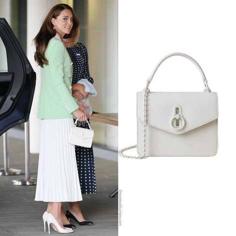 Kate Middleton Mulberry Bag 2023 Wimbledon Kate Bags, Balmain Blazer, Wimbledon Tennis, Mulberry Bag, Tennis Championships, Princess Catherine, Tennis Club, Catherine Middleton, Long Jacket