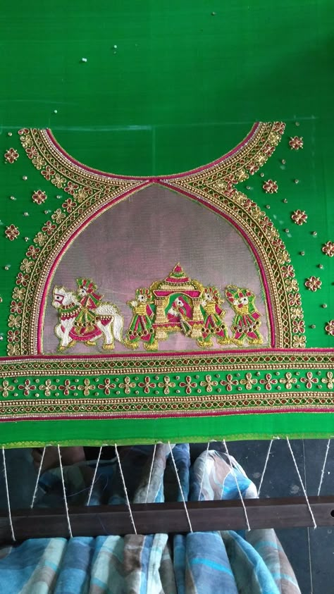 Doli Blouse Work, Pallaku Design In Aari Blouse, Pink Blouse Designs, Latest Bridal Blouse Designs, Hand Work Design, Maggam Work Designs, Latest Blouse Designs Pattern, Aari Blouse, Birds Embroidery Designs