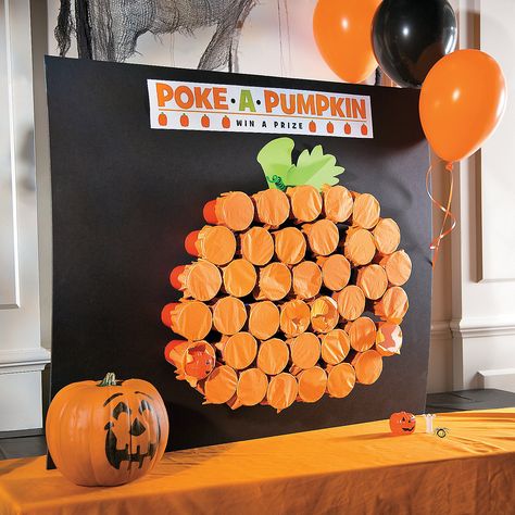 Are you looking for a fun game to play during your Halloween party? Then check out this awesome Classic Halloween Poke-a-Pumpkin Game Idea! Pumpkin Games, Halloween Themed Birthday Party, Fun Halloween Party Games, Dekorasi Halloween, Halloween Class Party, Halloween Infantil, Casa Halloween, Labu Halloween, Festa Harry Potter