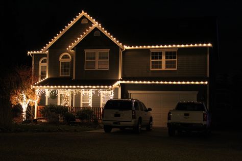 Roofline Lighting Roof Christmas Lights, Professional Christmas Lights, Exterior Christmas Lights, One Story House, White Christmas Lights, Christmas Light Show, Christmas Light Installation, Hanging Christmas Lights, Christmas House Lights