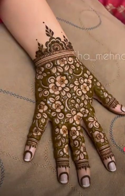 Beautiful Simple Mehndi Design, Beautiful Mehndi Designs, Finger Henna Designs, Latest Henna Designs, Very Simple Mehndi Designs, Simple Mehndi Designs Fingers, Henna Tattoo Designs Simple, Circle Mehndi Designs, Latest Simple Mehndi Designs