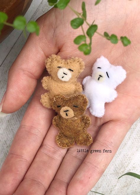 Tiny Sewn Animals, Tiny Bear Pattern, Hand Sew Stuffed Animals, Mini Felt Animals Free Pattern, Handmade Teddy Bear, How To Make A Teddy Bear, Bear Plushie Pattern, Cute Little Crafts, Tiny Plushies