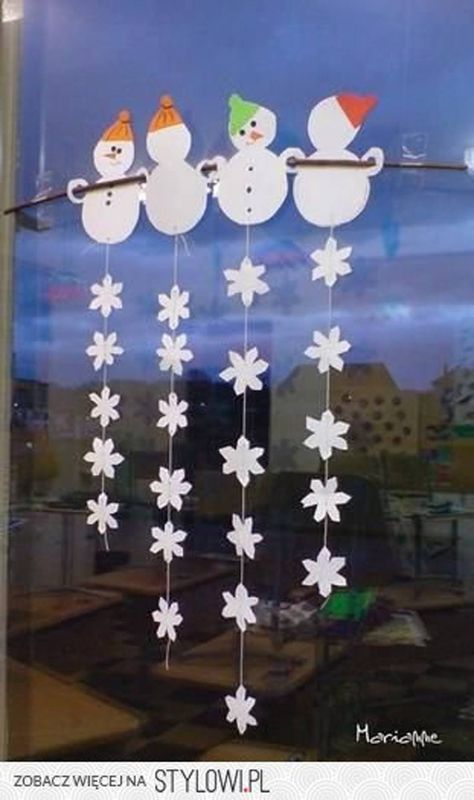 Snöflingor I Papper, Diy Christmas Activities, Julkransar Diy, Jul Diy, Snowflake Craft, Christmas Window Decorations, Noel Diy, Winter Crafts For Kids, Snowman Crafts