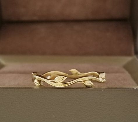 Womens wedding band wedding ring solid 14k gold eternity band eternity ring leaf vine ring Inspired from nature to resemble the flowing curves of vines with delicate leaves and a hint of bead detail. This is a full eternity band that can be worn by itself or give it a more bolder look by stacking 2 or 3 together and mix matching the rose, white, and yellow gold colors. A versatile design that can be worn as a wedding band or a nice gift for yourself. This is also the perfect gift for that specia Botanical Wedding Ring, Petite Rings, Nature Inspired Wedding Bands, Nature Wedding Band, Vine Wedding Ring, Leaf Wedding Rings, Leaf Wedding Band, Gold Eternity Band, Band Wedding Ring