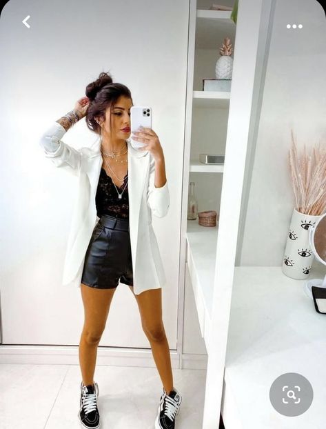 White Blazer Outfits, Blazer Outfits For Women, Fiesta Outfit, Rock Punk, Night Out Outfit, Looks Chic, Blazer Outfits, Business Casual Outfits, Night Outfits