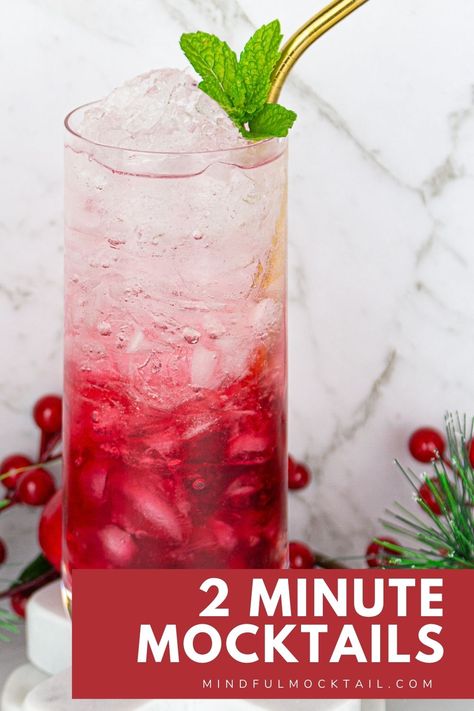 Cranberry Mocktail With 3 Ingredients - The Mindful Mocktail Christmas Mocktail, Vodka Cranberry Cocktail, Summer Mocktail Recipes, Cranberry Mocktail, Holiday Mocktail, Best Non Alcoholic Drinks, Christmas Mocktails, Cranberry Drinks, Easy Mocktail Recipes