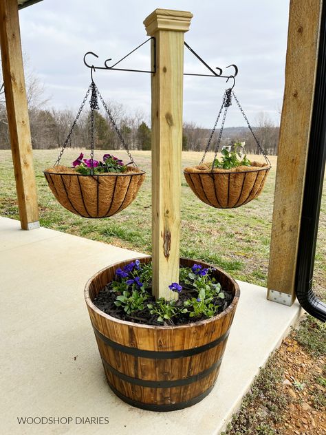 Planters Boxes, Diy Frühling, Spring Planter, Diy Planter, Barrel Planter, Diy Yard, Garden Yard Ideas, Diy Garden Projects, Diy Planters