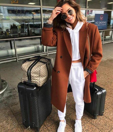 Airplane Outfits, Fall Travel Outfit, Fashion Travel Outfit, Athleisure Trend, Skandinavian Fashion, Easy Ideas, 가을 패션, Airport Outfit, Outfits Casual