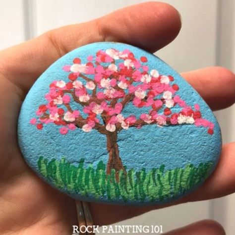 Dot Painting On Rocks, Painting 101, Painted Rocks Kids, Painted Rocks Craft, Painted Rocks Diy, Rock Painting Ideas Easy, Rock Painting Patterns, Rock Painting Designs, Stone Crafts