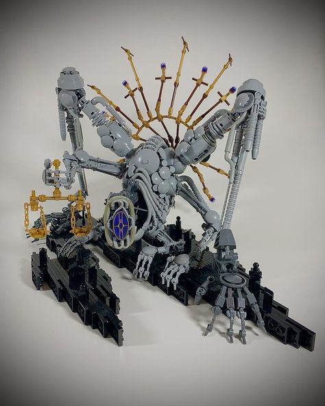 Judge not lest ye be judged by this alien Arbitrator Judge Not, Easy Lego Creations, Lego Dragon, Lego Universe, Bionicle Mocs, Lego Sculptures, Micro Lego, Lego Custom Minifigures, Lego Mechs