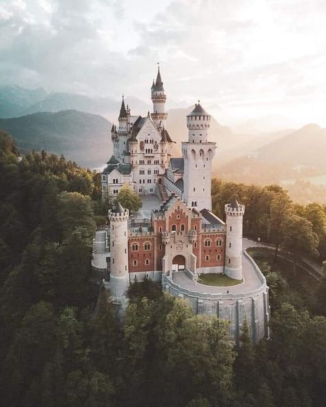 Abonded Places Aesthetic, Abonded Houses, Bavarian Castle, Castle Bavaria, Places Aesthetic, Stone Castle, Abandoned Hotels, Childhood Dreams, Famous Castles