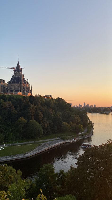 Aesthetic Wallpaper City, Ottawa Parliament, Goldenhour Aesthetic, Montreal Vacation, Canada Memes, Ottawa City, Ottawa Travel, Wallpaper City, Vancouver City