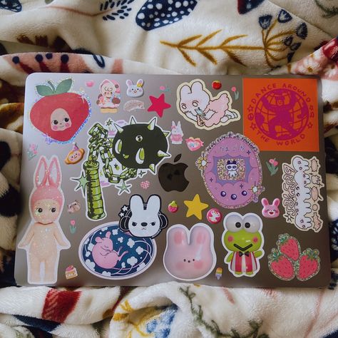 Sticker Deco, Laptop Case Stickers, Laptop Decoration, Collage Phone Case, Funky Jewelry, Junk Drawer, Cute Little Things, Cute Cases, Macbook Case