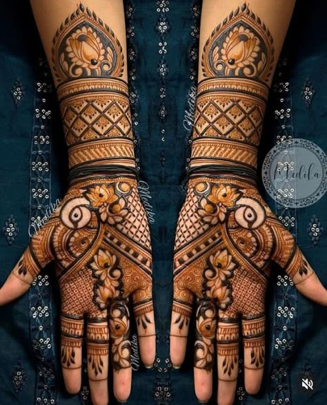 Mahendi For Back Hands, Sider Mehndi Design Latest, Siders Mehendi, Latest Mehndi Designs Wedding, Indian Mehendi, Baby Mehndi Design, Peacock Mehndi, Peacock Mehndi Designs, Front Hand Mehndi