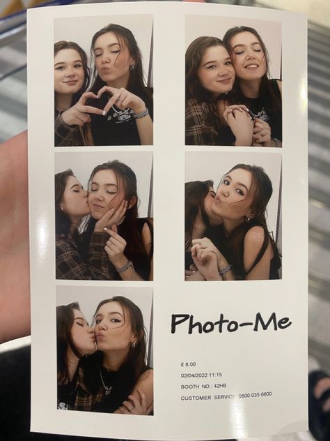 Lesbian Photobooth, Wlw Photo Booth, Couple Girlfriends Aesthetic, Wlw Photobooth, Photo Booth Poses Couple, Photo Booth Poses, Photobox Pose, Photobooth Aesthetic, Photobooth Pics