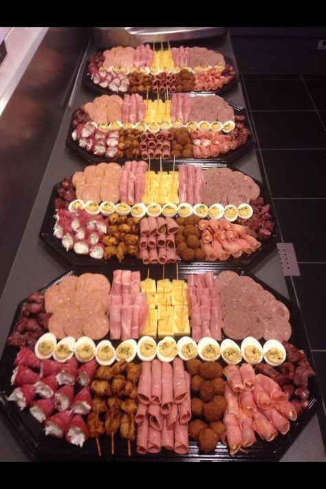 Platter Presentation, Buffet Style, Meat Platter, Party Food Platters, Cold Cuts, Food Displays, Shower Food, Snacks Für Party, Food Display