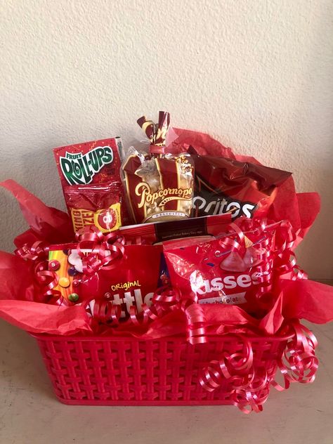 Color Themed Gift Baskets, Blue Themed Gift Baskets, Graduation Basket, Hs Graduation Gifts, Cheap Gift Baskets, Red Snacks, Thank You Baskets, Snack Gift Baskets, Snack Basket