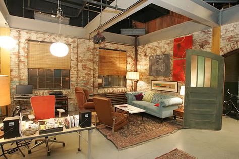 Humphrey loft // Gossip Girl Industrial Room, Dan Humphrey, San Myshuno, Girl Apartment, About Friends, Living Place, Bright Homes, Sweet Home Alabama, Home Building Design