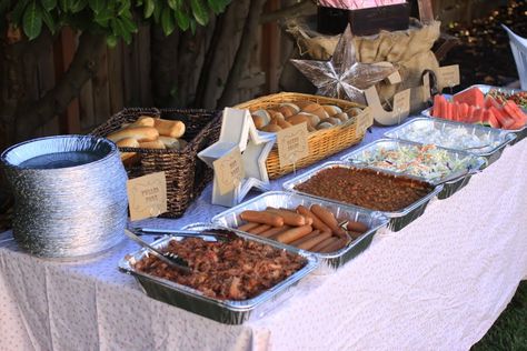 The Larson Lingo: Claire's Cowgirl Party... Obviously not a "baby shower" theme, but I like the food ideas and serving ideas :) Farm Parties, Texas Party, Cookout Party, Display Tables, Party Display, Wild West Party, Fortnite Party, Cowboy Baby Shower, Cowboy Birthday Party