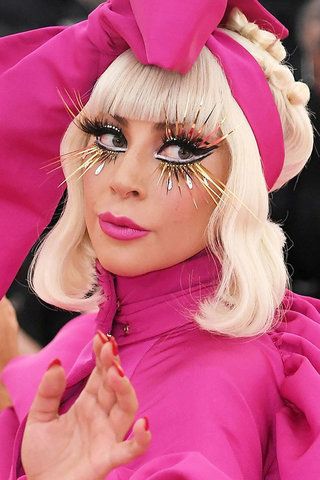 2019 Met Gala Makeup and Looks Camp Makeup, Met Gala Makeup, Lady Gaga Met Gala, Gala Makeup, Lady Gaga Pictures, Lily Collins, Best Hairstyles, Hair Today, Beauty Trends