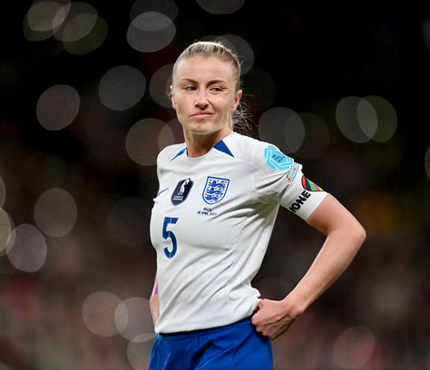 Leah Williamson Photoshoot, England Kit, Female Footballers, England Ladies Football, Arsenal Women, Leah Williamson, Female Soccer, Arsenal Ladies, Uk Football